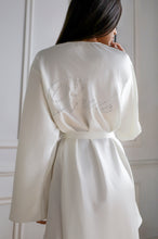 Bride Embroidered Wide Sleeve Robe